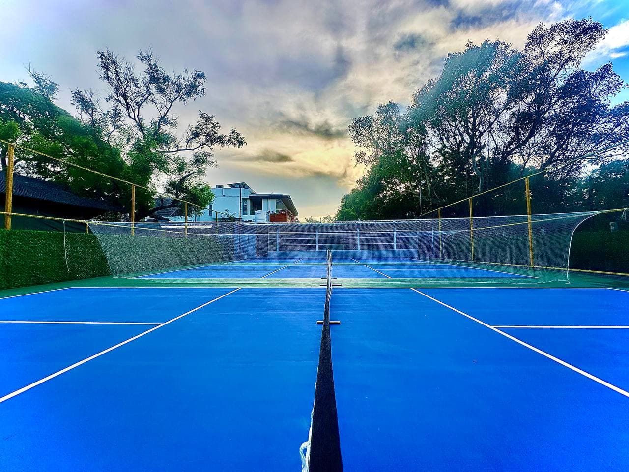 Cue Court Coffee — book sports venue on LOBBI
